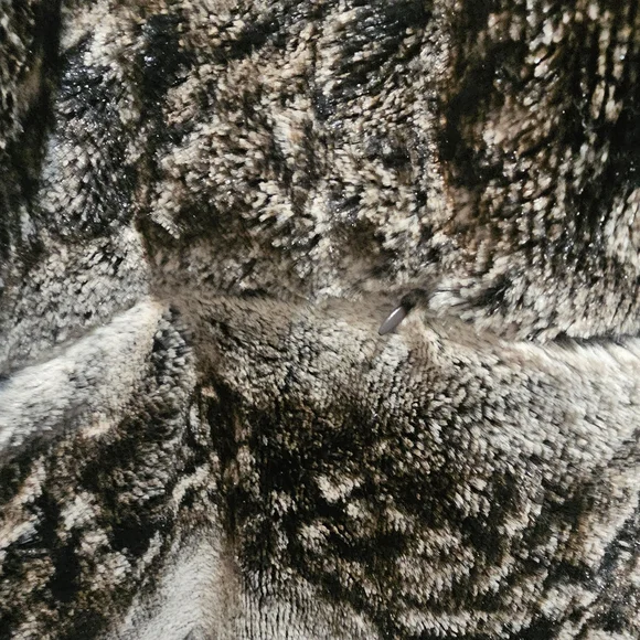 Elegant Faux Fur Women's Coat Poncho Style by ELENA WANG Size Medium - Picture 9 of 11